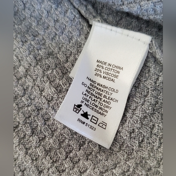 1. State Light Gray Textured V-Neck Lightweight Sweater  Bubble Sleeve Size XL - Picture 6 of 6